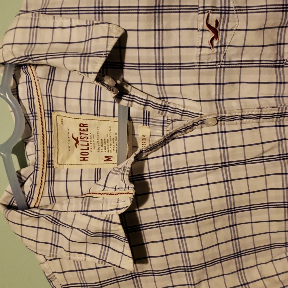 Hollister like new. Absolutely gorgeous Button down, collar shirt - Picture 5 of 9